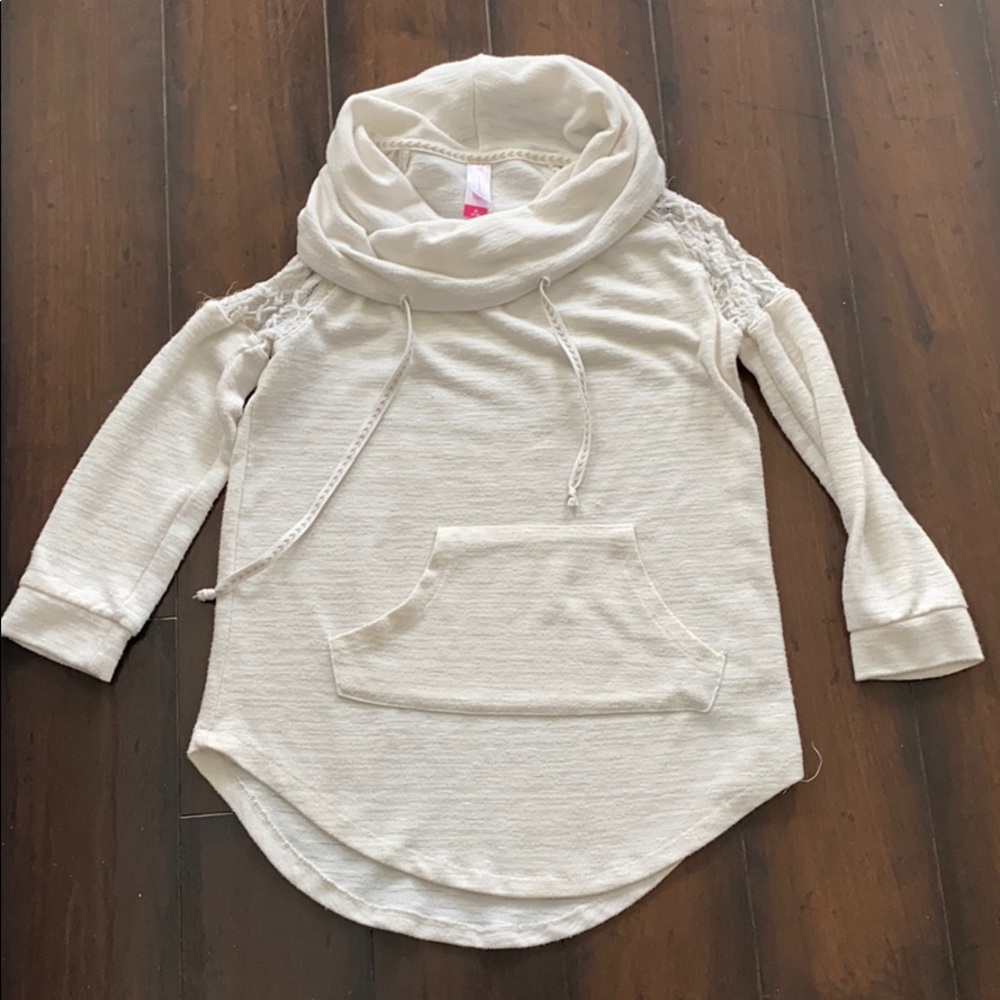 White turtleneck Pull over